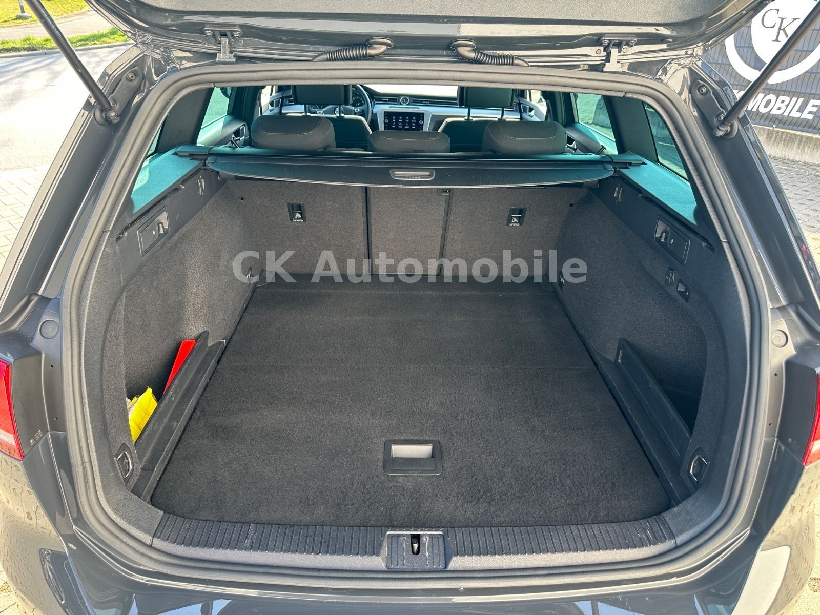 Fahrzeugabbildung Volkswagen Passat Variant Comfortline 2.0TDI/DSG/LED/AHK