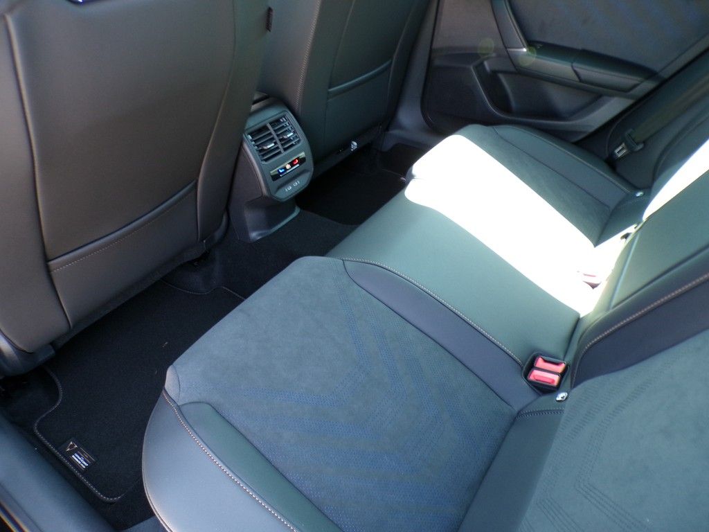 Fahrzeugabbildung CUPRA Leon Sportstourer 1.5 eTSI DSG