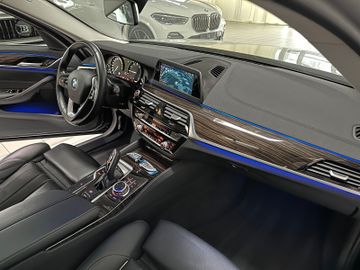 Fahrzeugabbildung BMW 520i Luxury Line Kamera HiFi Alarm Komfzg Panora