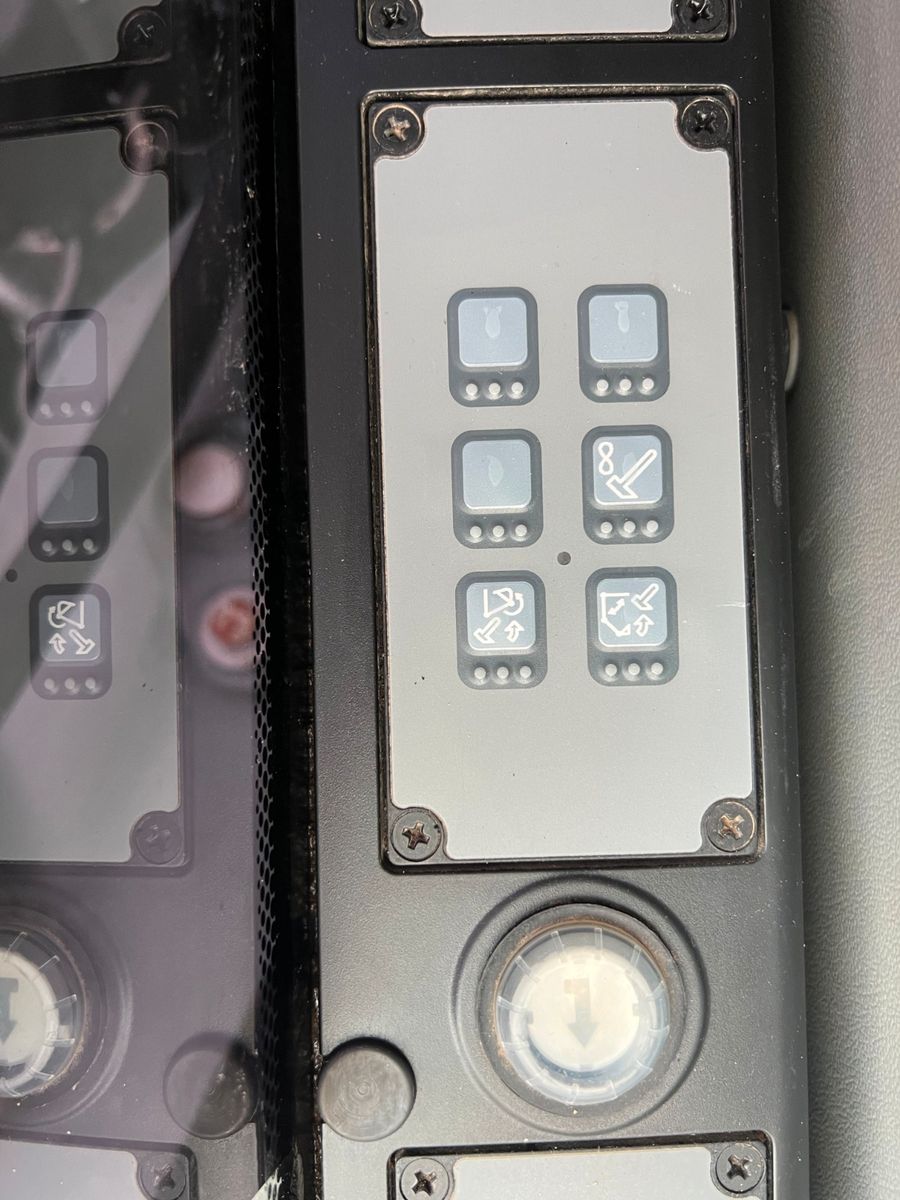 Fahrzeugabbildung Liebherr A 910 C Litronic / 2.381h / SW33