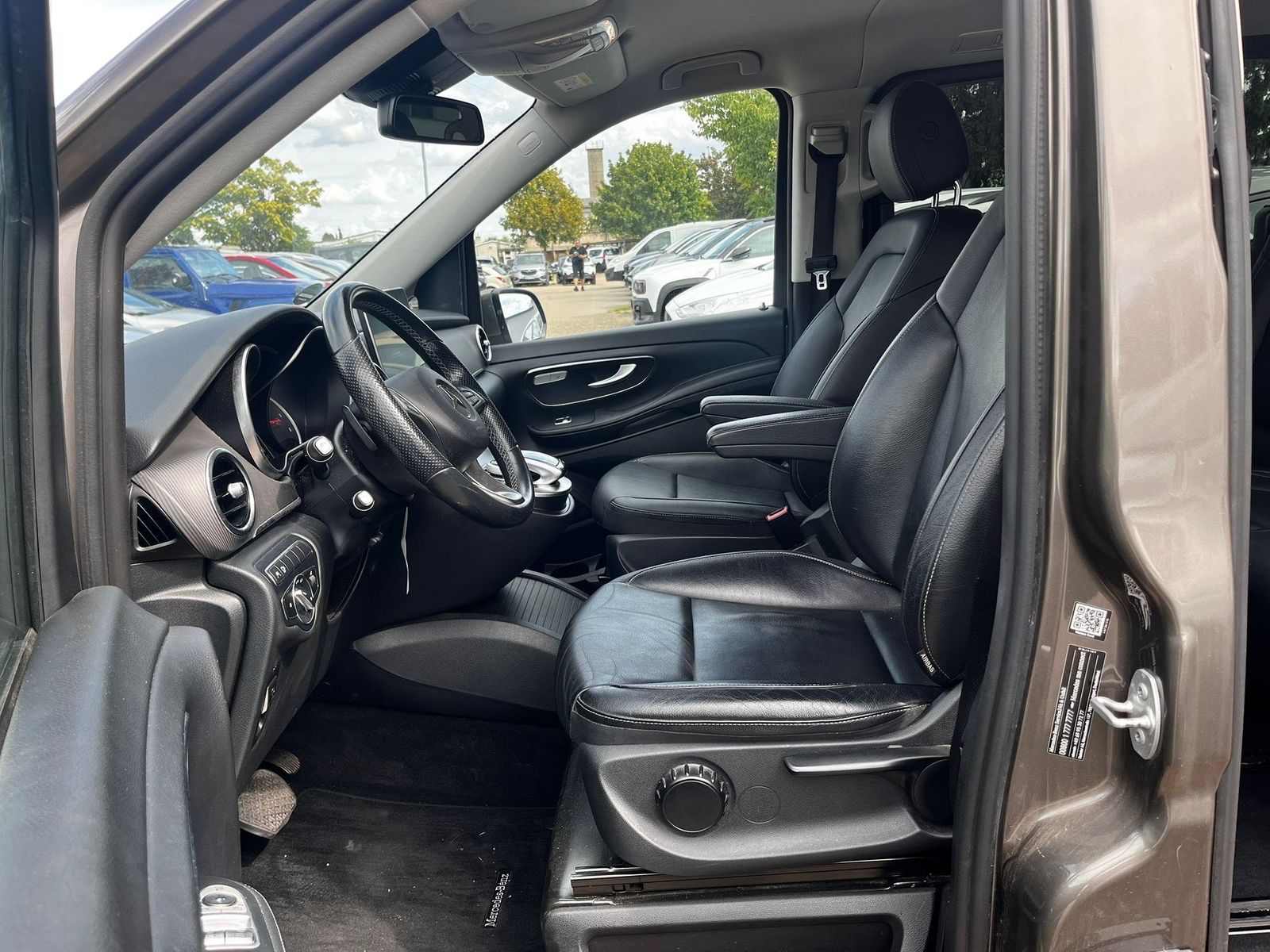 MERCEDES-BENZ V 220 CDI lang Avantgarde Edition – Bild 6