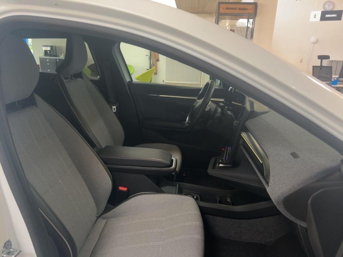 Fahrzeugabbildung Renault Megane E-TECH TECHNO EV40 130hp boost charge