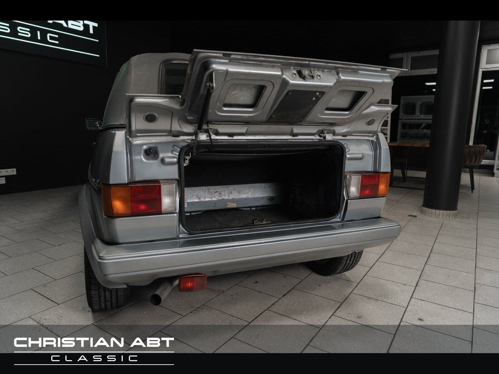 Fahrzeugabbildung Volkswagen Golf I Cabrio *NOTE 2* Cabriolet