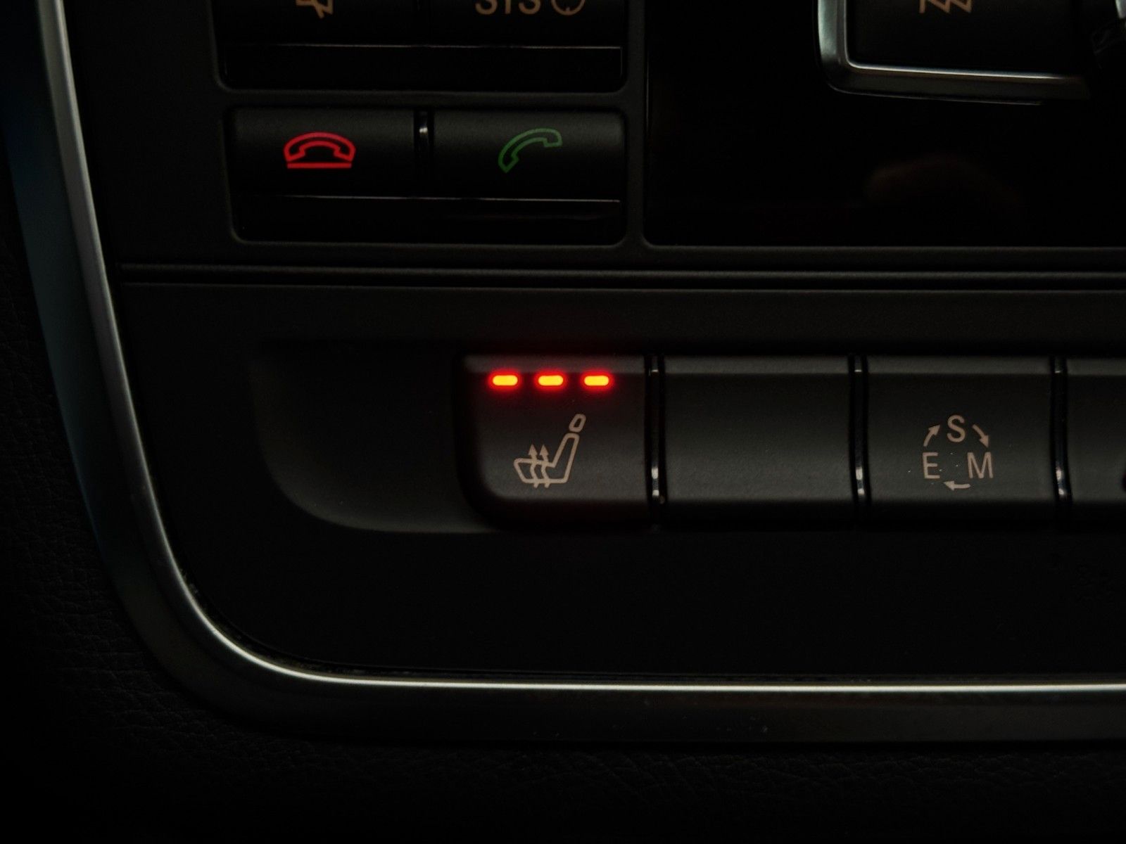 Fahrzeugabbildung Mercedes-Benz CLA 180 *Pano*Automatik*Bi-Xen*Navi*Sitzheizung