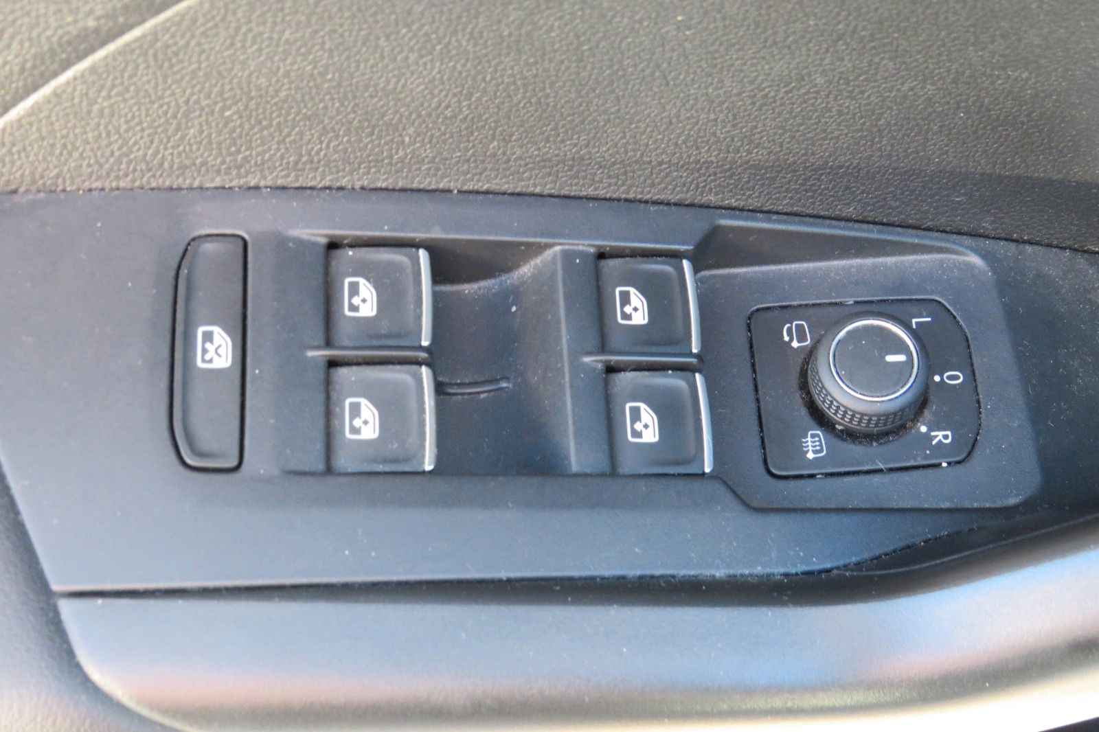 Fahrzeugabbildung Volkswagen T-Cross Active ACC NAVI APP GJ SITZH. PDC 1HD