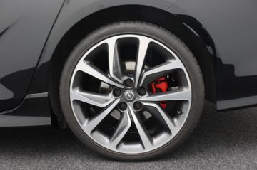 Fahrzeugabbildung Opel Insignia B 2.0 Sports Tourer GSi 4x4