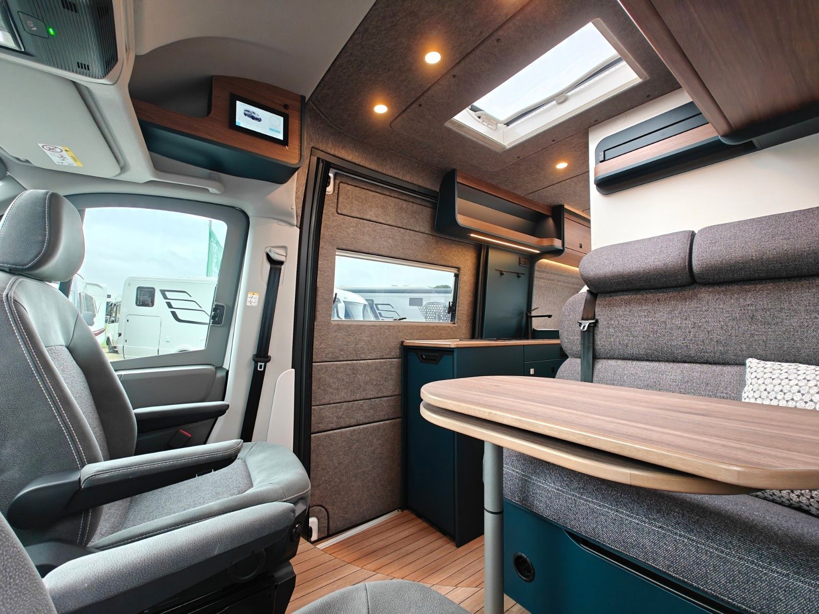 Fahrzeugabbildung HYMER / ERIBA / HYMERCAR CAR 600 - 18" A/T, Markise, AHK, VW Facelift! -