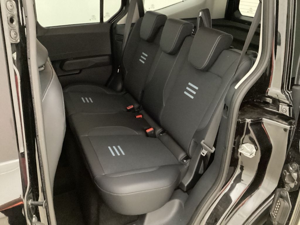 Fahrzeugabbildung Ford Tourneo Courier Active Navi Totwinkelassistent