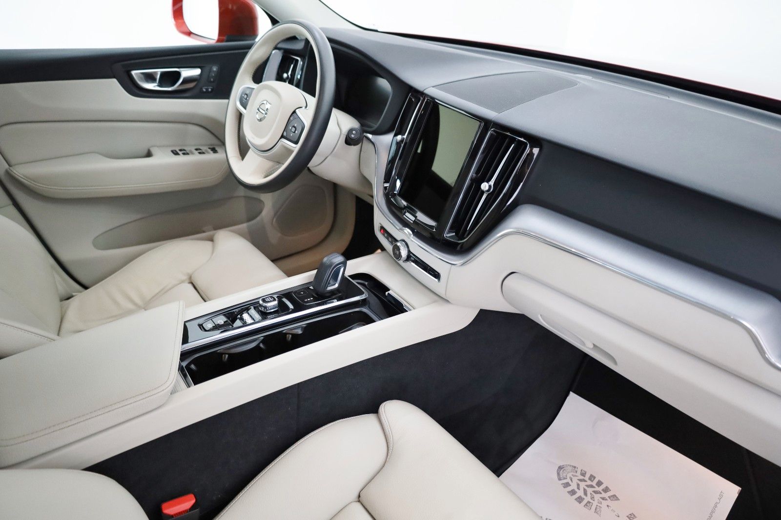 Fahrzeugabbildung Volvo XC60 Momentum Pro,Leder,Navi,LED,SH,Pano.,AHK+WR