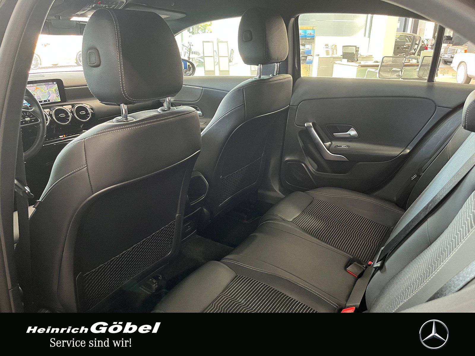 Fahrzeugabbildung Mercedes-Benz A 180 PROGRESSIVE+LED+NAVI+SHZ+CARPLAY