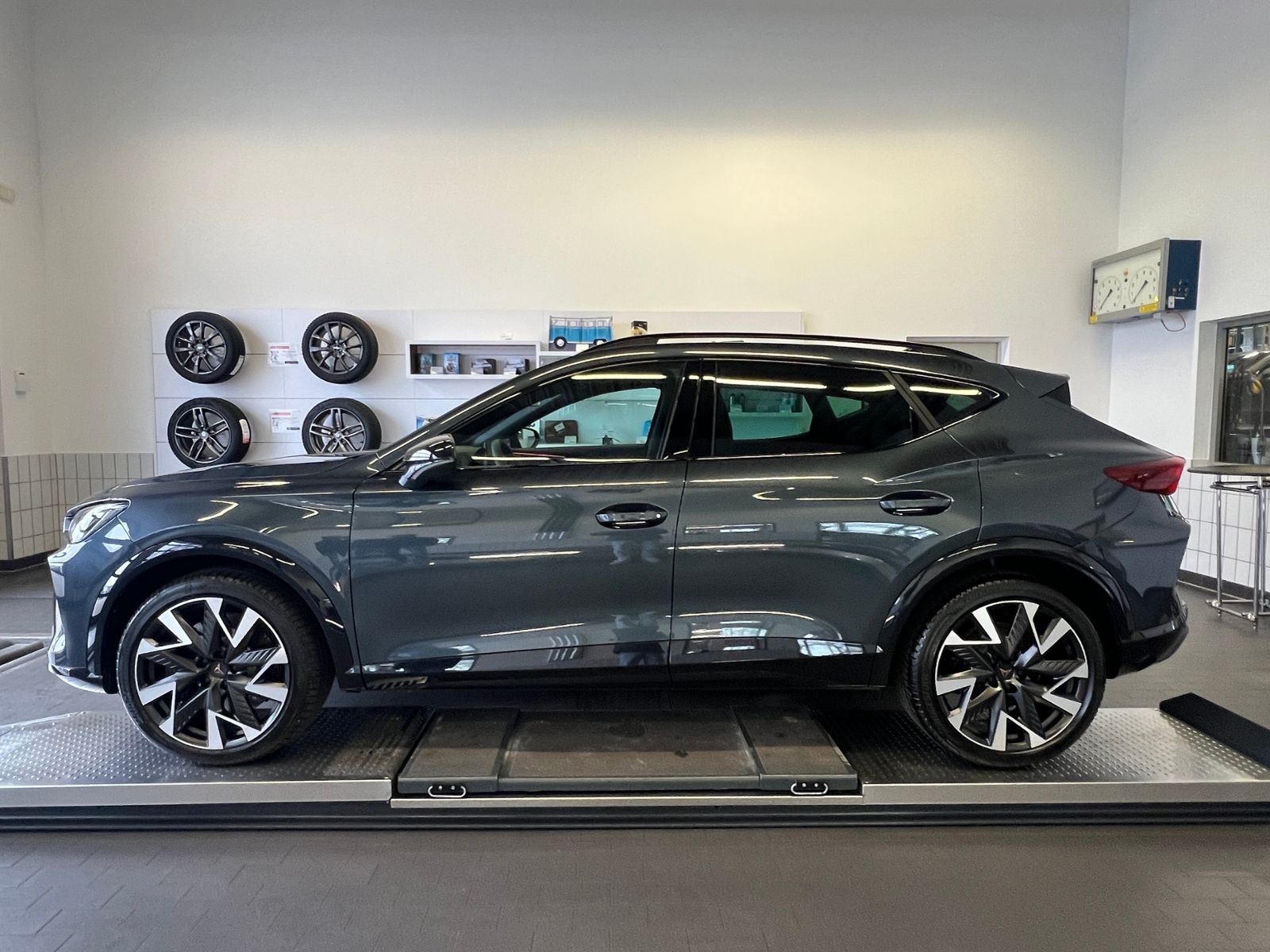 Fahrzeugabbildung CUPRA Formentor VZ 2.0 TSI DSG 4Drive *AHK, LED-Matrix