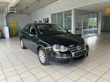 Volkswagen Jetta 2.0 ( Klimaanlage-Radio-Tempomat) - gebrauchte VW Jetta aus dem Jahr 2010