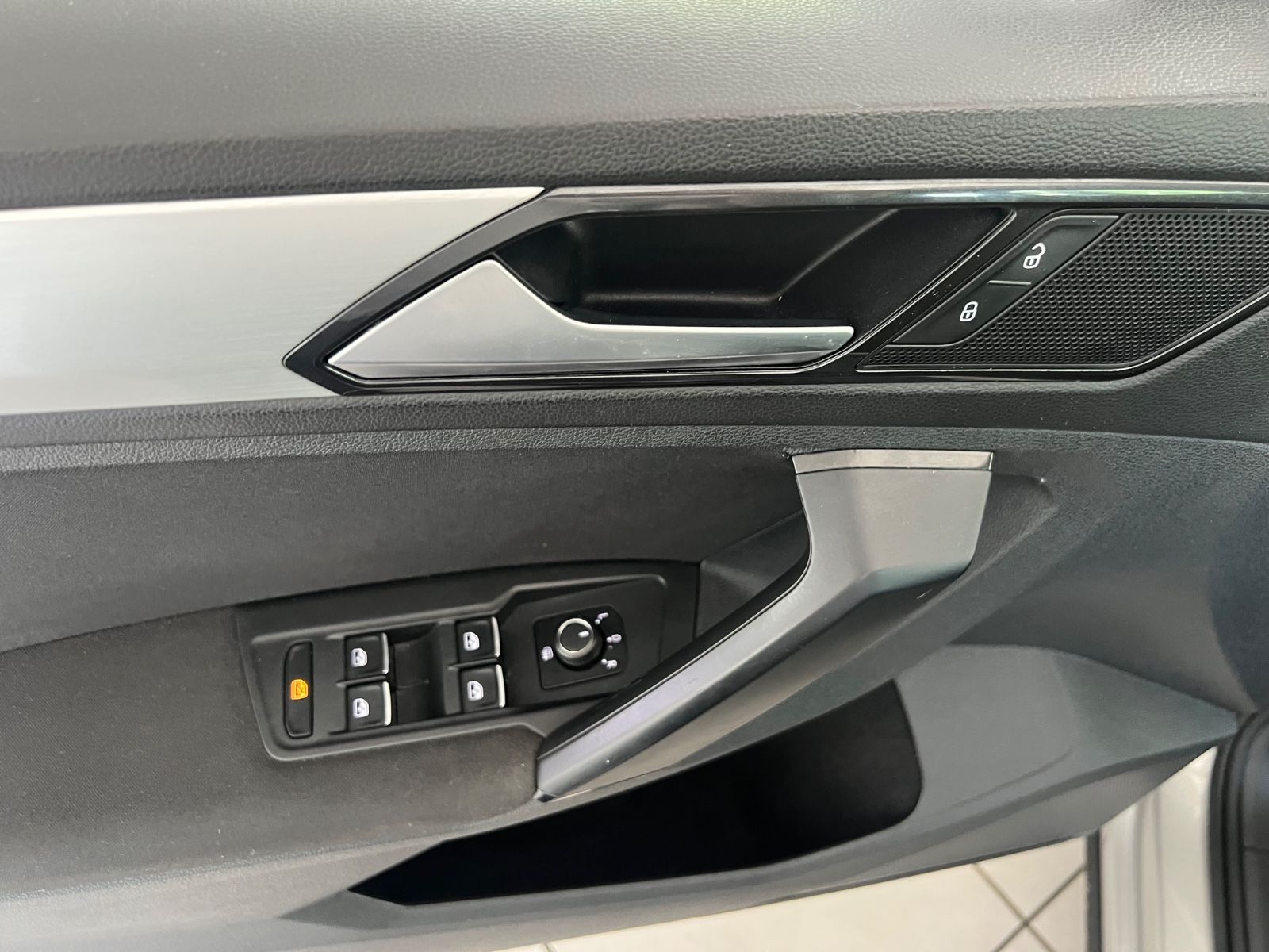 Fahrzeugabbildung Volkswagen Tiguan Comfortline 2.0 TDI DSG  *Digitaltacho*