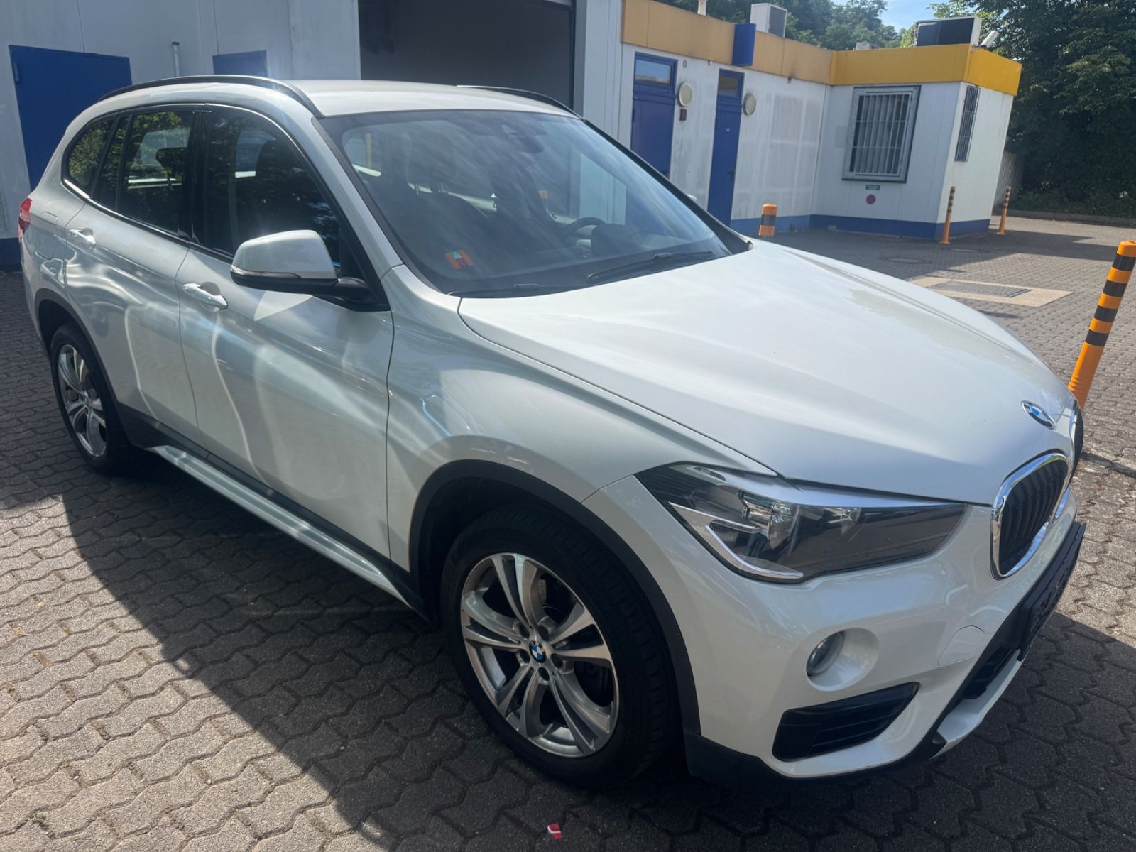 Fahrzeugabbildung BMW X1 sDrive 18 i Sport Line Navi+Sitzheizung