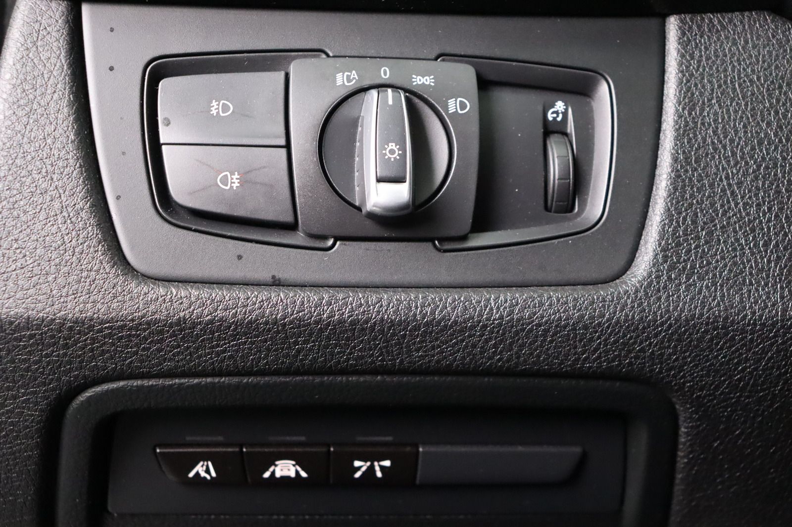 Fahrzeugabbildung BMW 330 d Touring  xDrive Sport Line