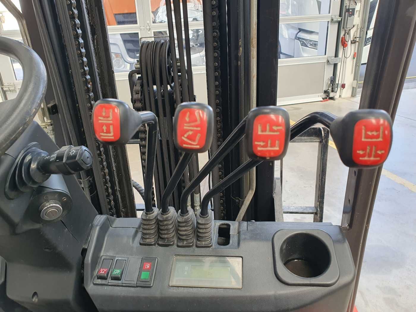 Fahrzeugabbildung Manitou MI 25 G / Triplex: 4.70m / nur 1.976h! / SS