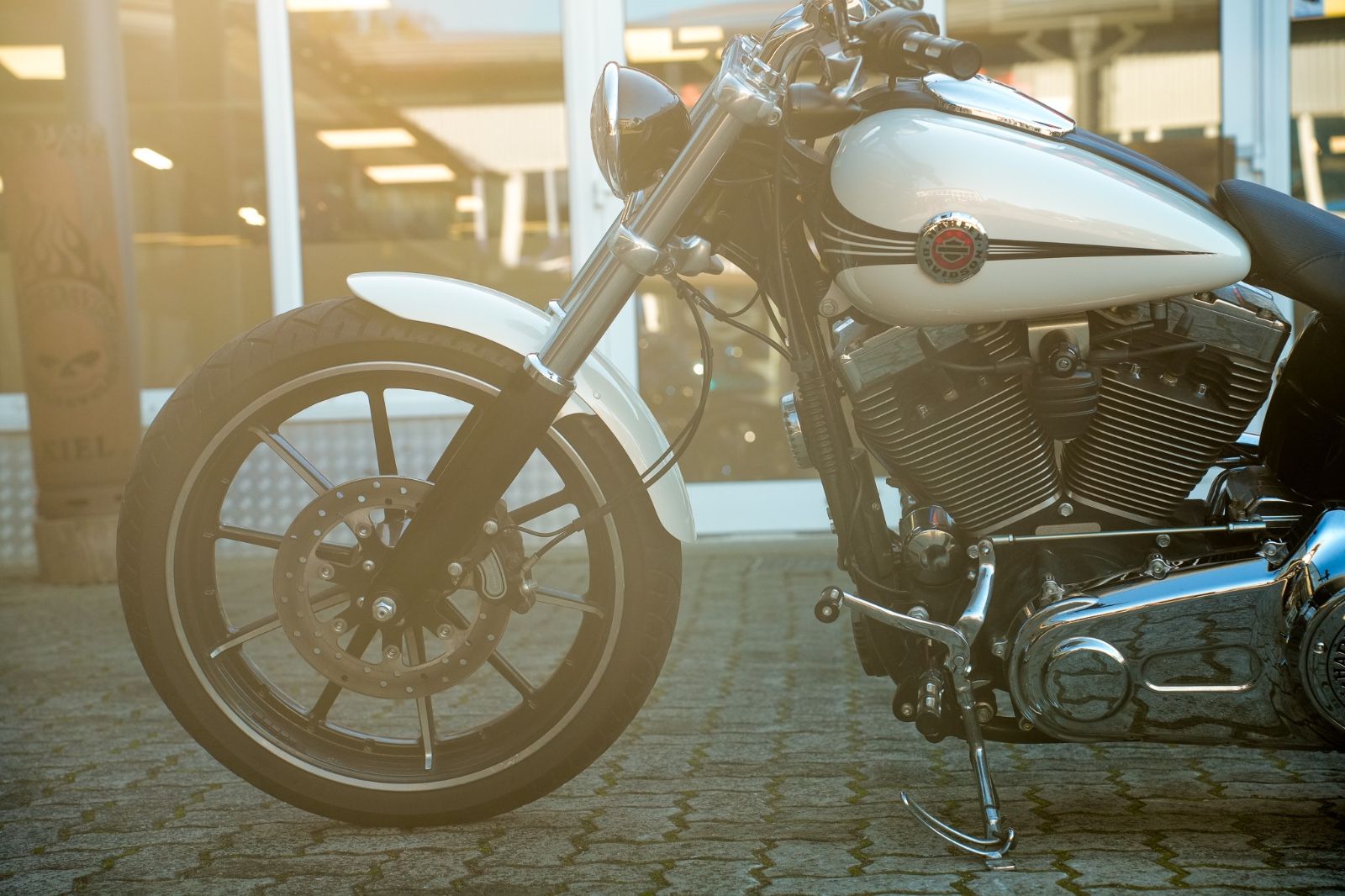 Fahrzeugabbildung Harley-Davidson FXSB Breakout 103 cui - Remus - Screamin' Eagle
