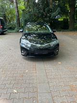 Toyota Corolla - Toyota Corolla mit Benzin-Antrieb: Limousine, Automatik