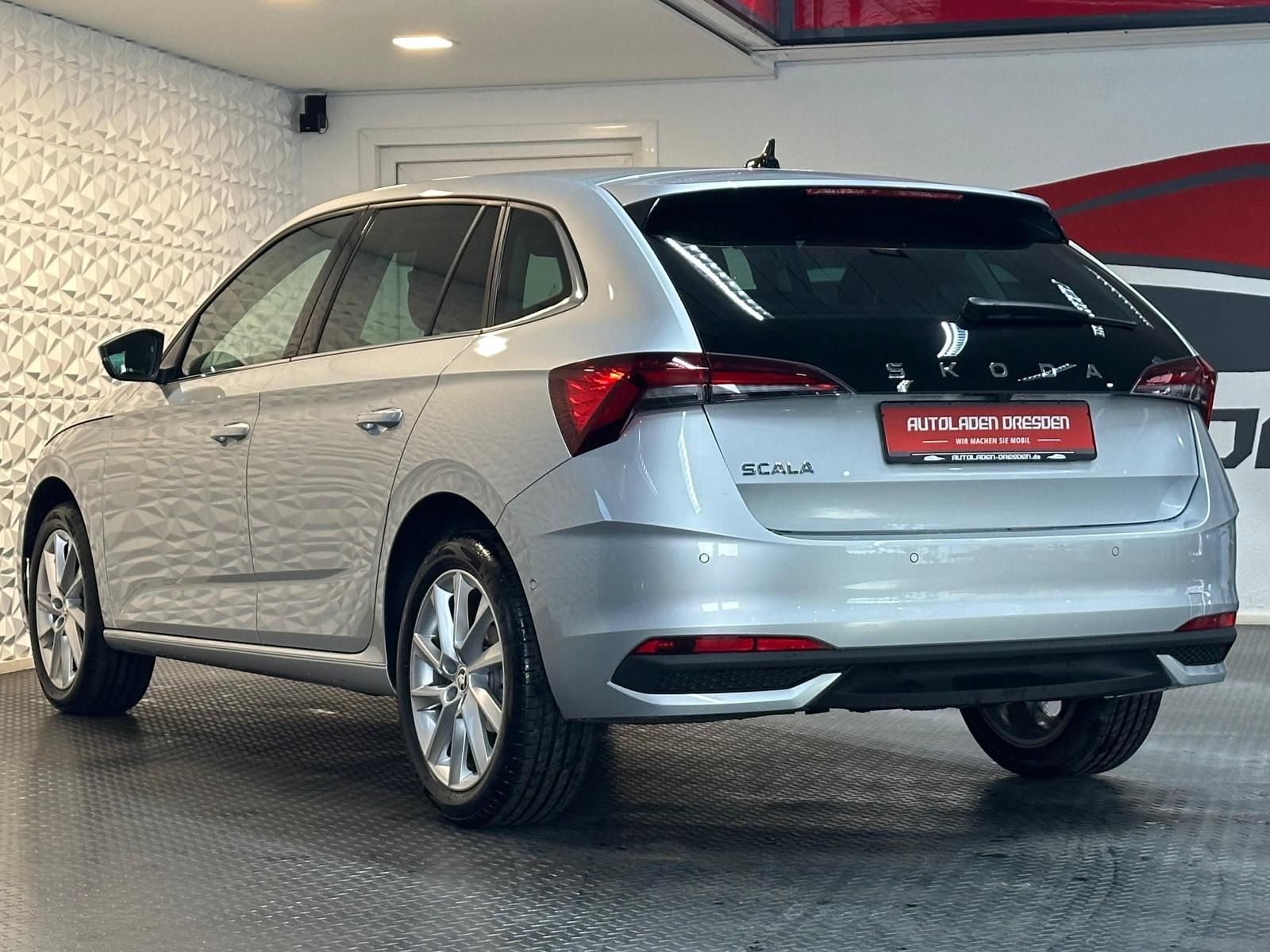 SKODA Scala 1.5TSI SELECTION MATRIX#CAM#AHK#NAV#SOFORT - Image 5