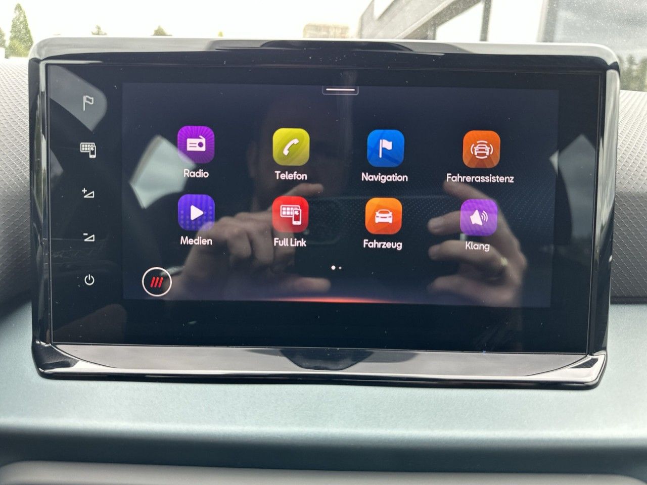 Fahrzeugabbildung SEAT Arona Xperience 1.0TSI 110 PS DSG-Navi*Cam* - mit KI generiert/bearbeitet