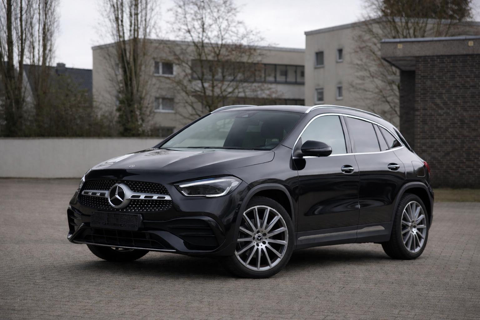 Mercedes-Benz GLA 200 AMG Line Panorama