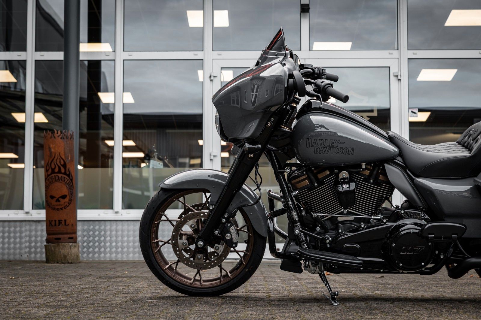 Fahrzeugabbildung Harley-Davidson FLHXST STREET GLIDE ST 117 - Jekill & Hyde -