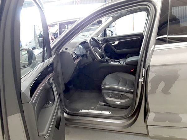 Volkswagen Touareg 3.0 TSI 4M ELEGANCE PANO AHK LEDE foto 3
