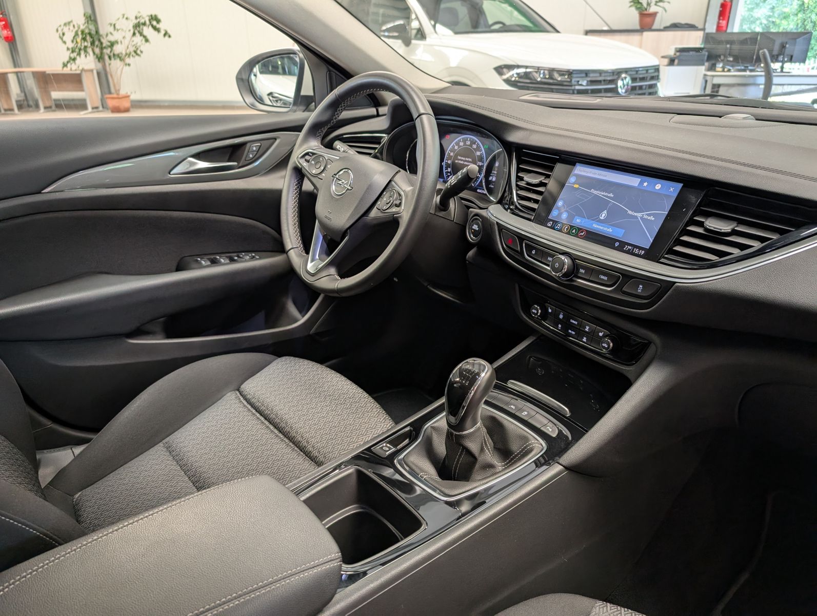 Fahrzeugabbildung Opel Insignia 1.6 CDTI Edition Tempomat PDC SHz AHK
