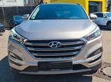 Hyundai Tucson Premium 4WD Navi/Leder/Xenon/PDC/Panodach - Hyundai TUCSON Gebrauchtwagen in Stuttgart