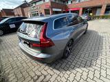 Volvo V60 T6 AWD Momentum Pro, s.g.Zust., 2. Hd. - Volvo V60 Kombi Awd mit Benzin-Antrieb