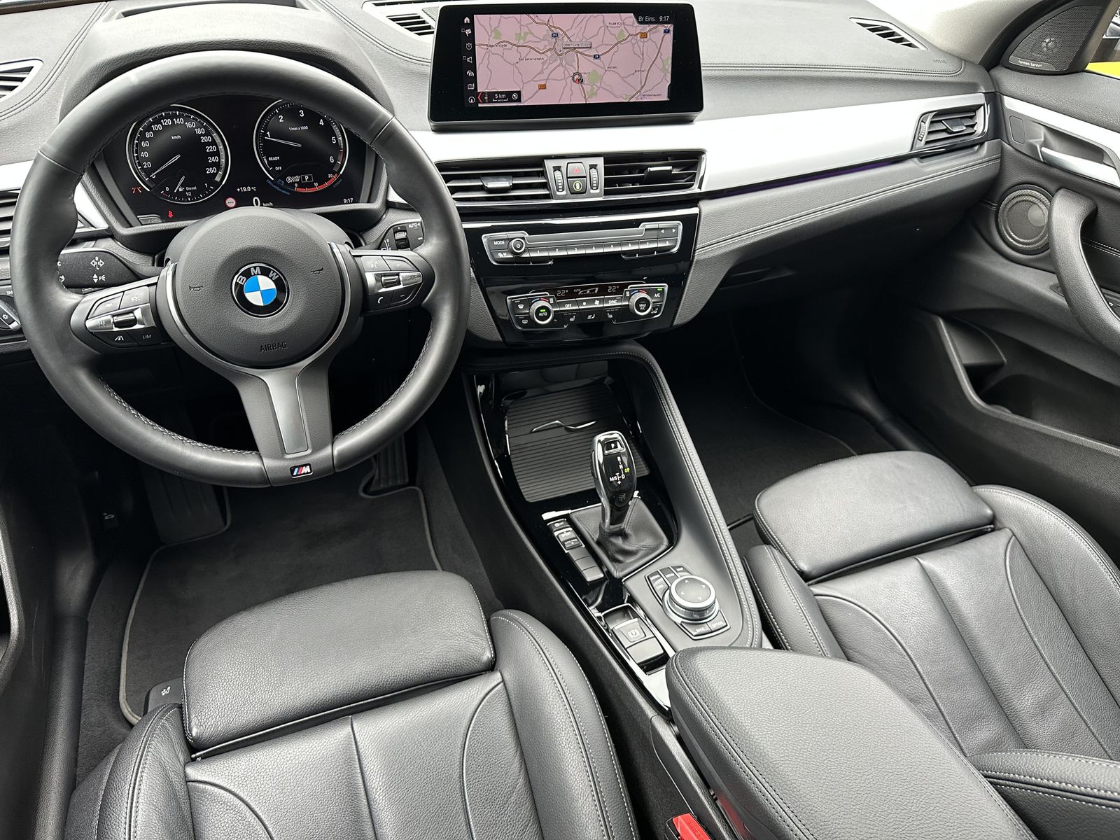 Fahrzeugabbildung BMW X2 sDrive20d Advantage NAV+LED+SHZ+HUD+H&K+ACC