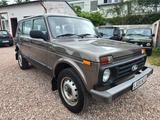 Lada Taiga 5-trg*4x4*AHK*CD-Radio*Tüv 05.2027*1 Hand* - Lada Gebrauchtwagen von 2018