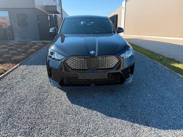 BMW iX2 20 eDrive M Sport Pro imagem 2