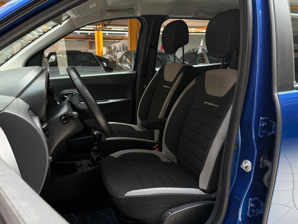 DACIA Lodgy Stepway Plus|7-Sitzer|SHZ|PDC|Kamera|Klima DACIA Lodgy Stepway Plus|7-Sitzer|SHZ|PDC|Kamera|Klima