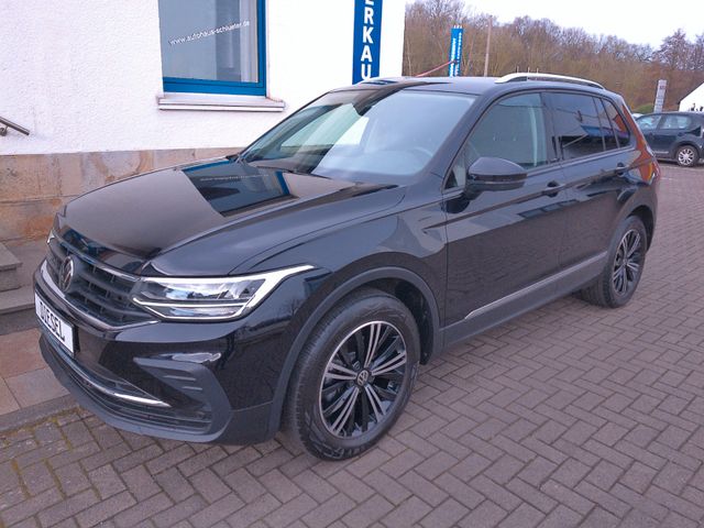 Volkswagen Tiguan 2,0 TDI BMT Active AHK NAV RFK Standh. AG