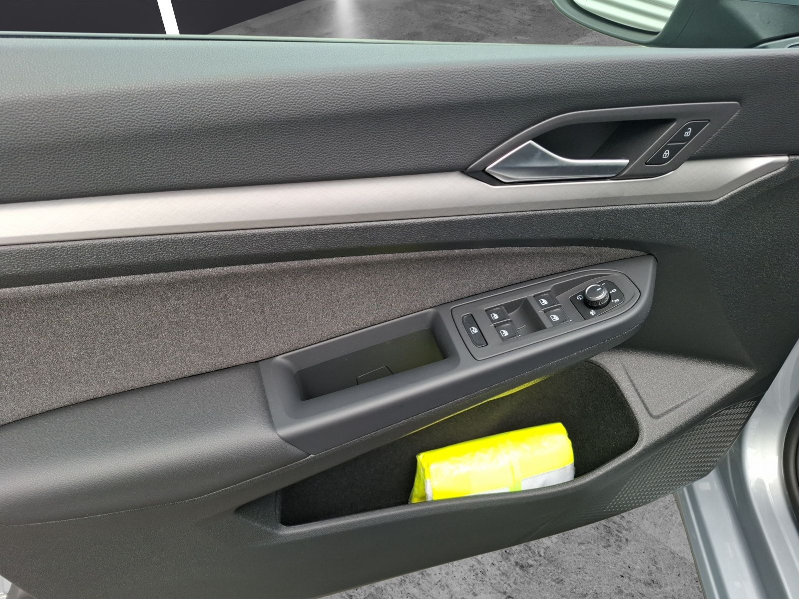 Fahrzeugabbildung Volkswagen Golf VIII Variant TDI Life DSG LED Navi AID HUD