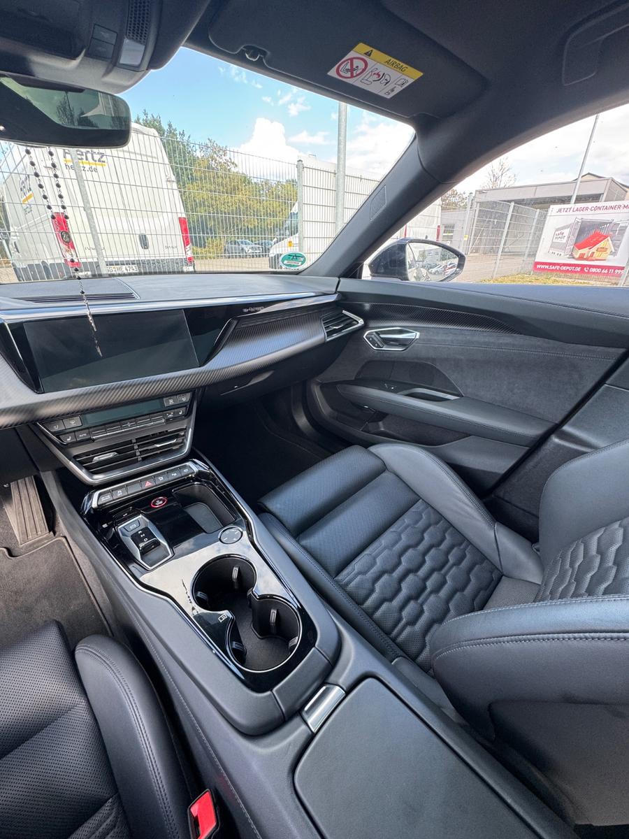 Audi e-tron GT quattro - Tactical Green 
