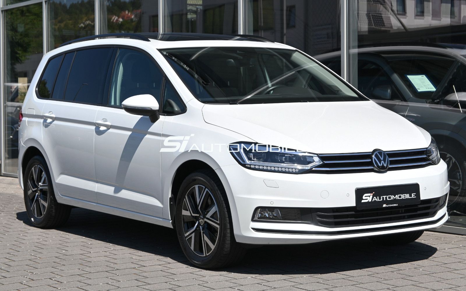 Fahrzeugabbildung Volkswagen Touran 1.5 TSI DSG °ACC°AHK°DYNAUDIO°PANO°STANDH