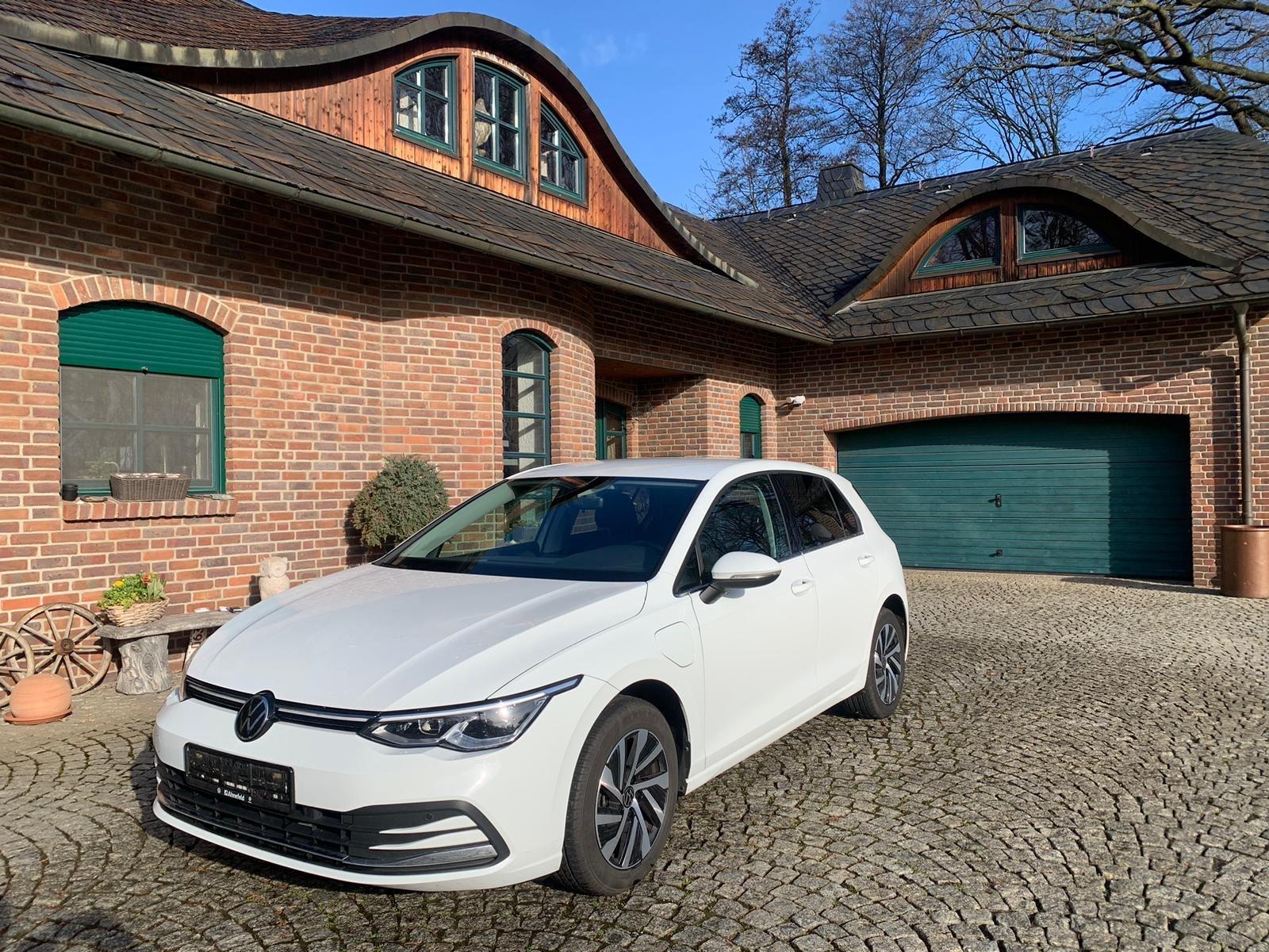 Volkswagen Golf VIII Lim. Style eHybrid/DSG/LED/VIRTUAL/NAV