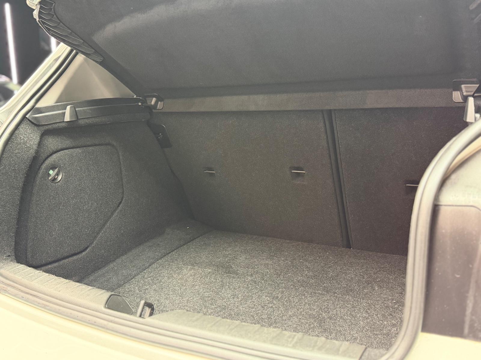BMW 118d Limo /Bi-Xenon/S-Dach/Vollleder/BT/PDC