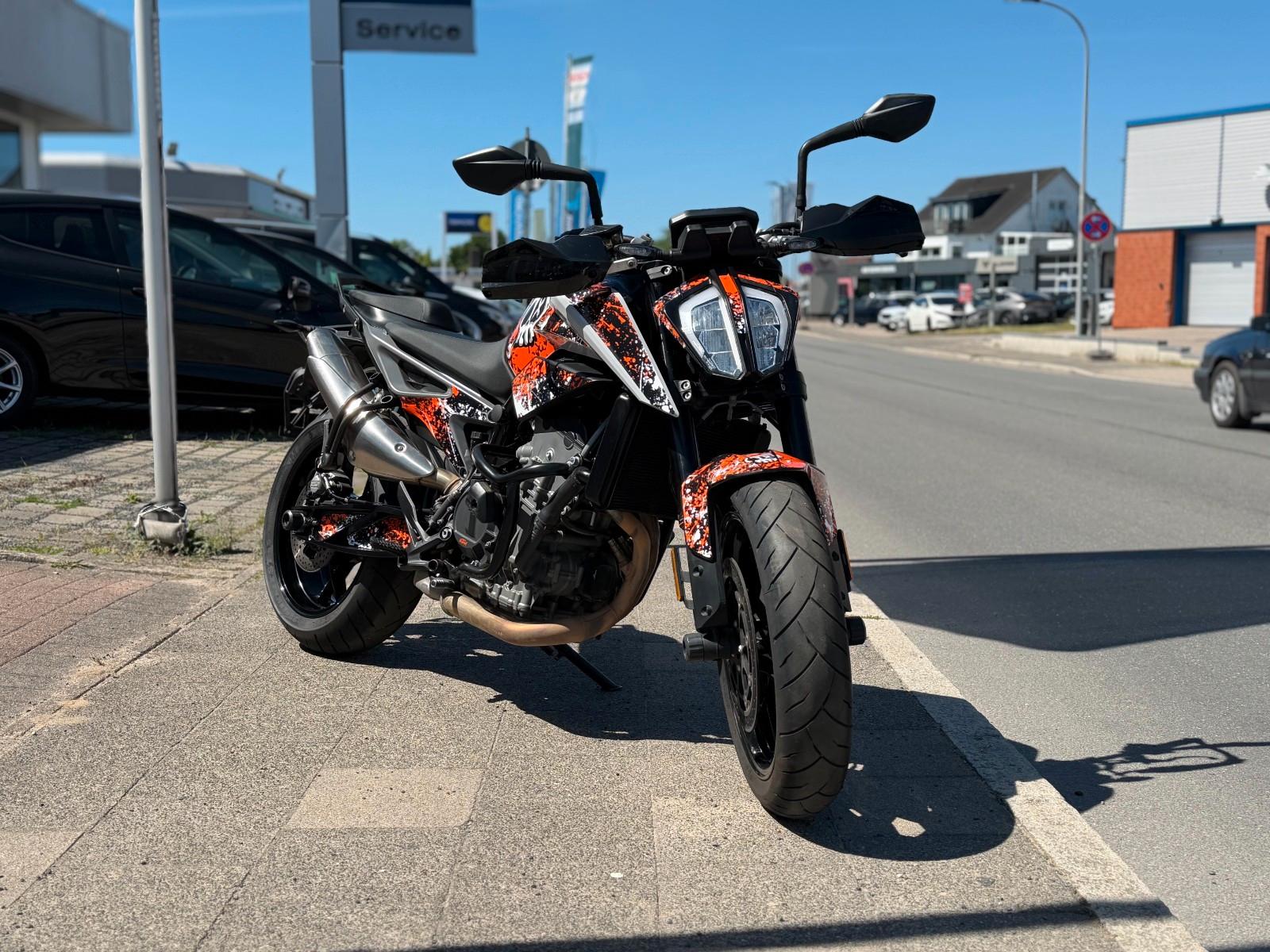 KTM Duke 790