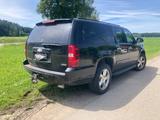 Chevrolet Suburban - Chevrolet Suburban mit Benzin-Antrieb: Geländewagen