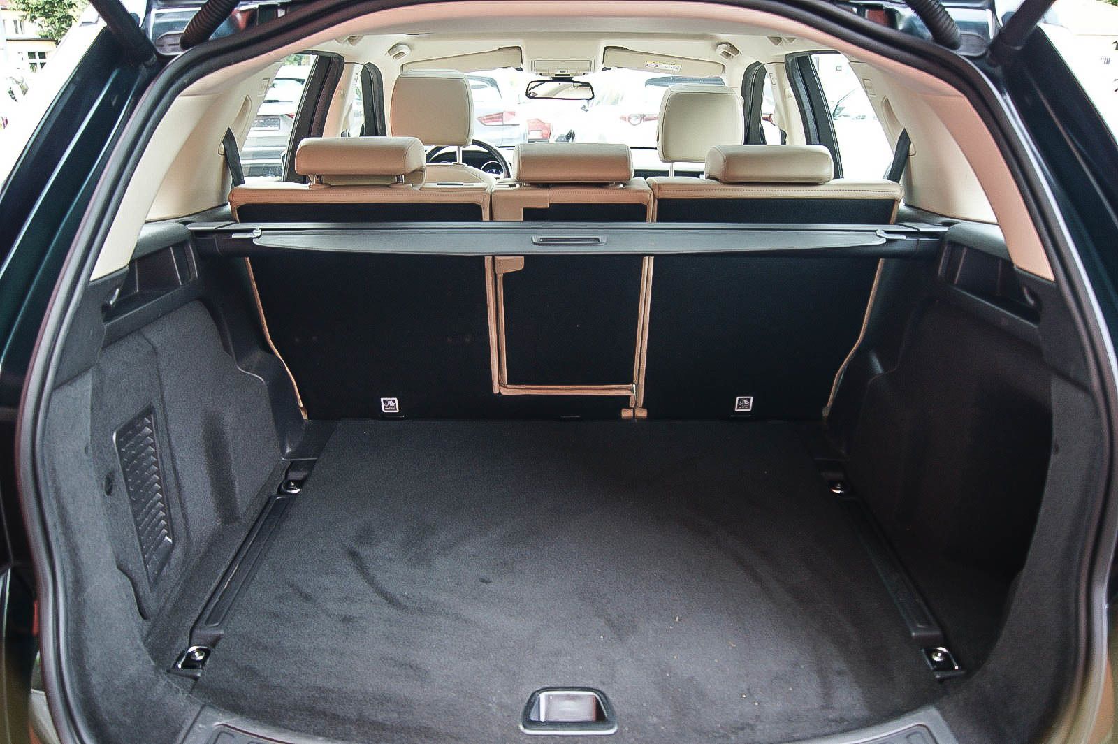 Fahrzeugabbildung Land Rover Discovery Sport 2.0 HSE AUTO LEDER PANORAMA 1.HD