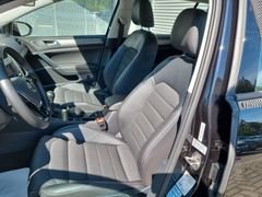 Fahrzeugabbildung Volkswagen Golf VII Variant 1.4 R Line CL