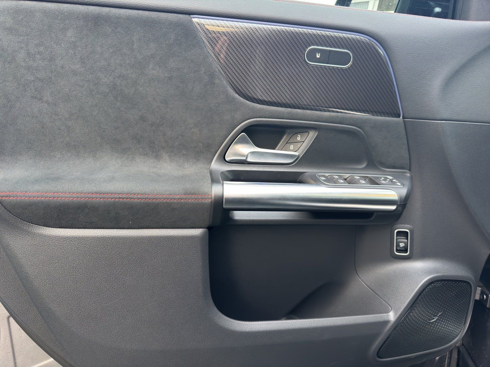 Fahrzeugabbildung Mercedes-Benz GLA 200 d MOPF AMG Premium DISTRO Pano LED KeyGo