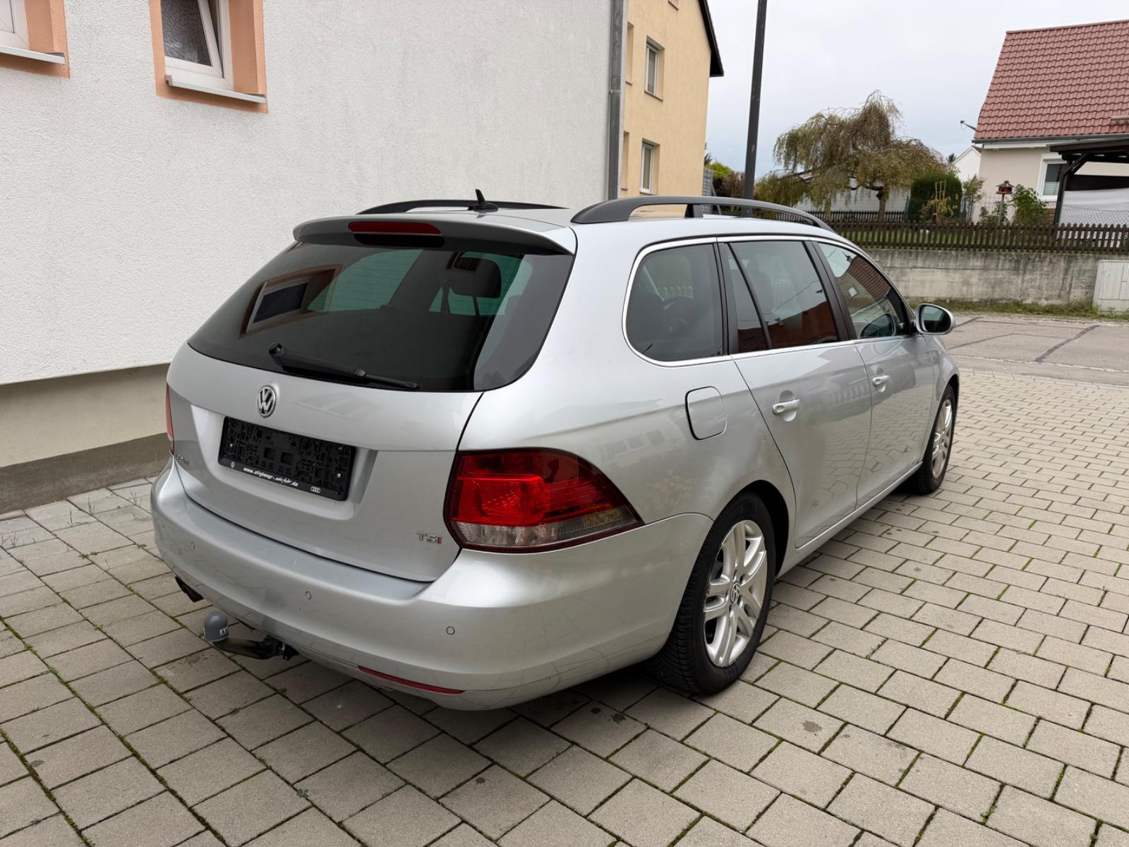 Volkswagen Golf 2012 — interior