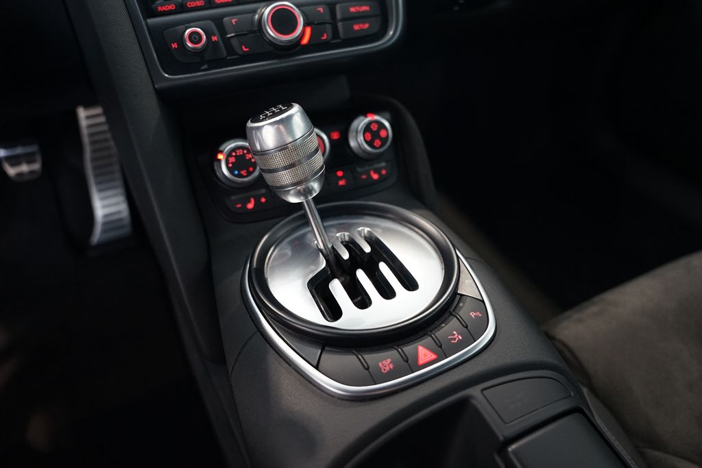 AUDI R8 Coupe 4.2 FSI quattro | Manual transmission AUDI R8 Coupe 4.2 FSI quattro | Manual transmission