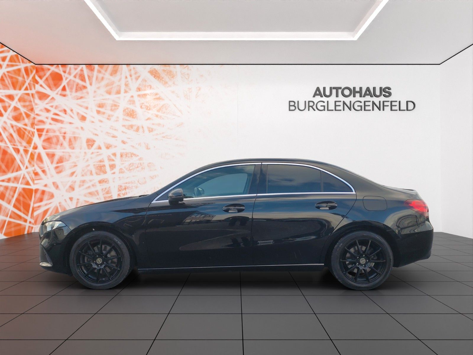 Fahrzeugabbildung Mercedes-Benz A200 Lim. ! NAVI ! PANORAMA ! LEDER ! MOTOR NEU