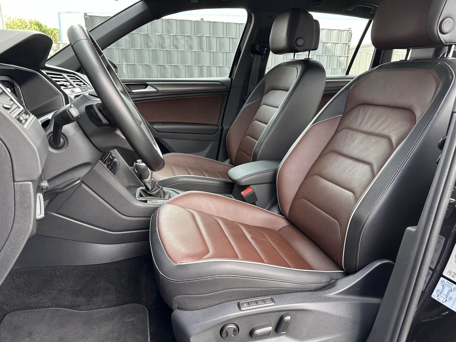 Fahrzeugabbildung Volkswagen Tiguan 1.4 eHybrid DSG Elegance NAV+LED+AHK+ACC
