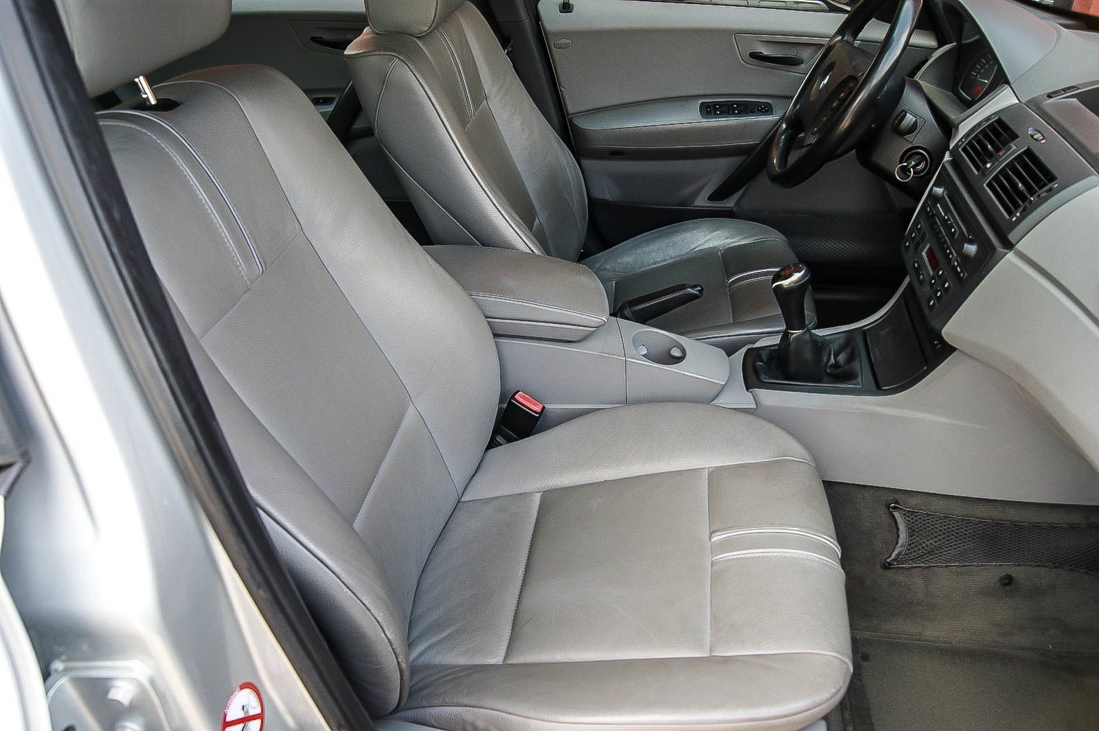 Fahrzeugabbildung BMW X3 3.0i  LEDER XENON NAVI SPORT-FW = aus 1.HAND=